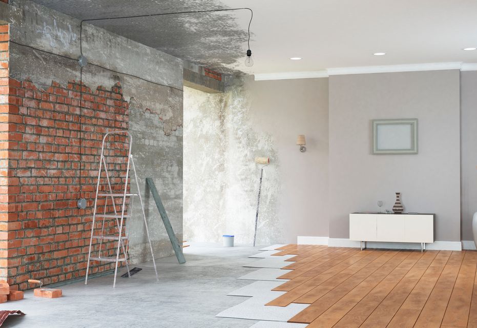 Pièce intérieure en rénovation à Sabres